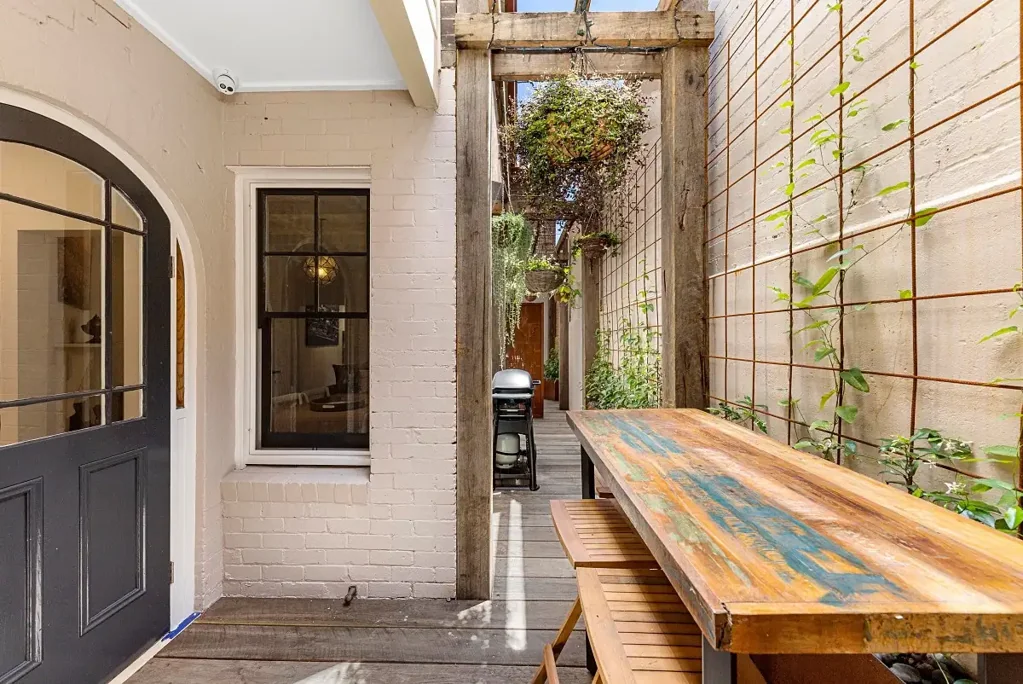 Beautifully transformed boutique harbourside residence | Furnished