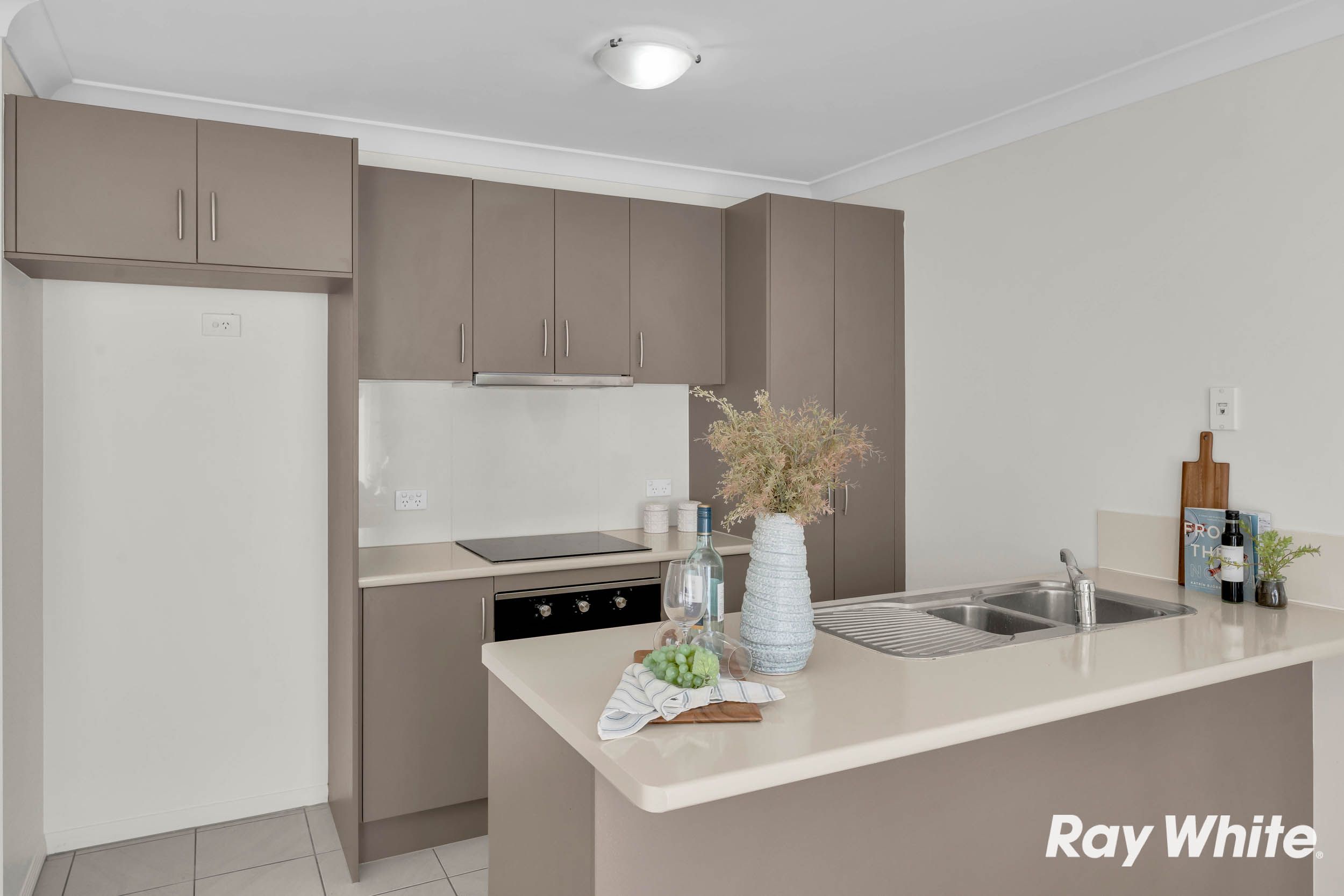 ALBERT MANOR UNIT 8 118-120 FRYAR RD, EAGLEBY QLD 4207, 0房, 0浴, Townhouse