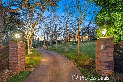 Mount Evelyn 4chambre ELEVATED PERFECTION! GRAND LIVING, SPECTACULAR VIEWS AND ELITE ENTERTAINING IN MOUNT EVELYN