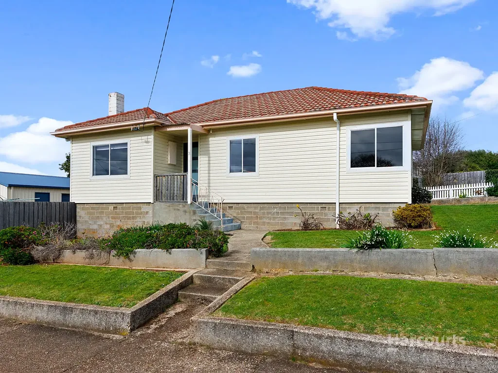 Hillcrest 3Zimmer Value, Views and A Shed to Impress