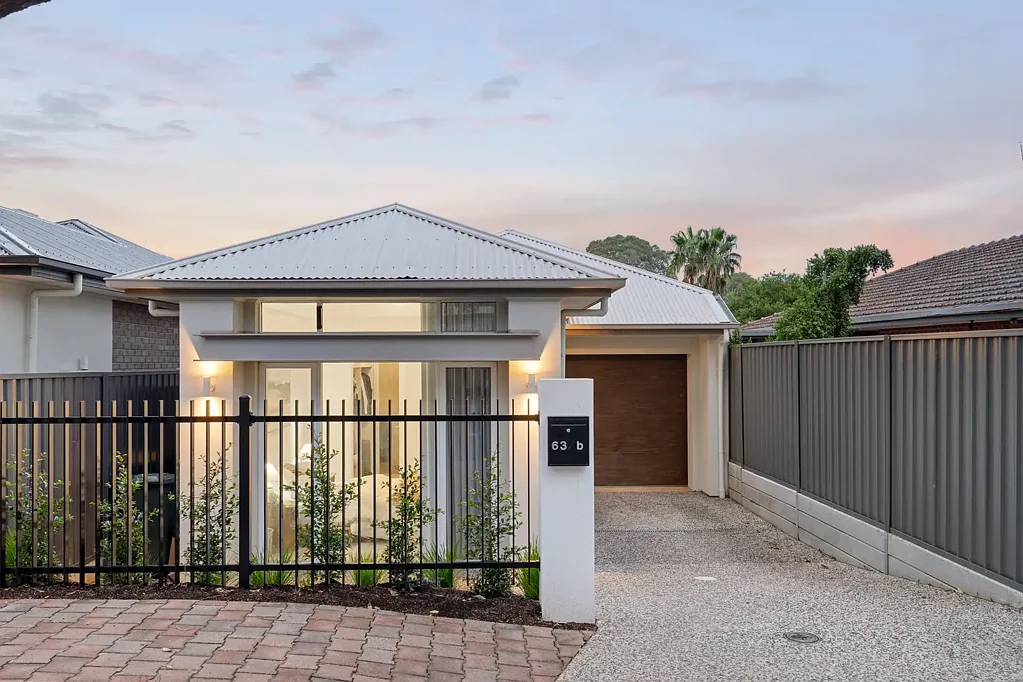 Magill 4Zimmer Sophisticated Foothills Living: A Modern Masterpiece in Coveted Magill