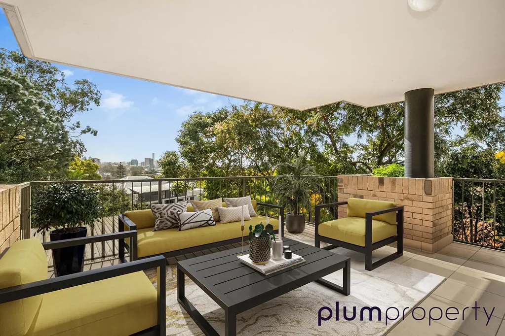 Modern ridge-top unit in fantastic Taringa location!