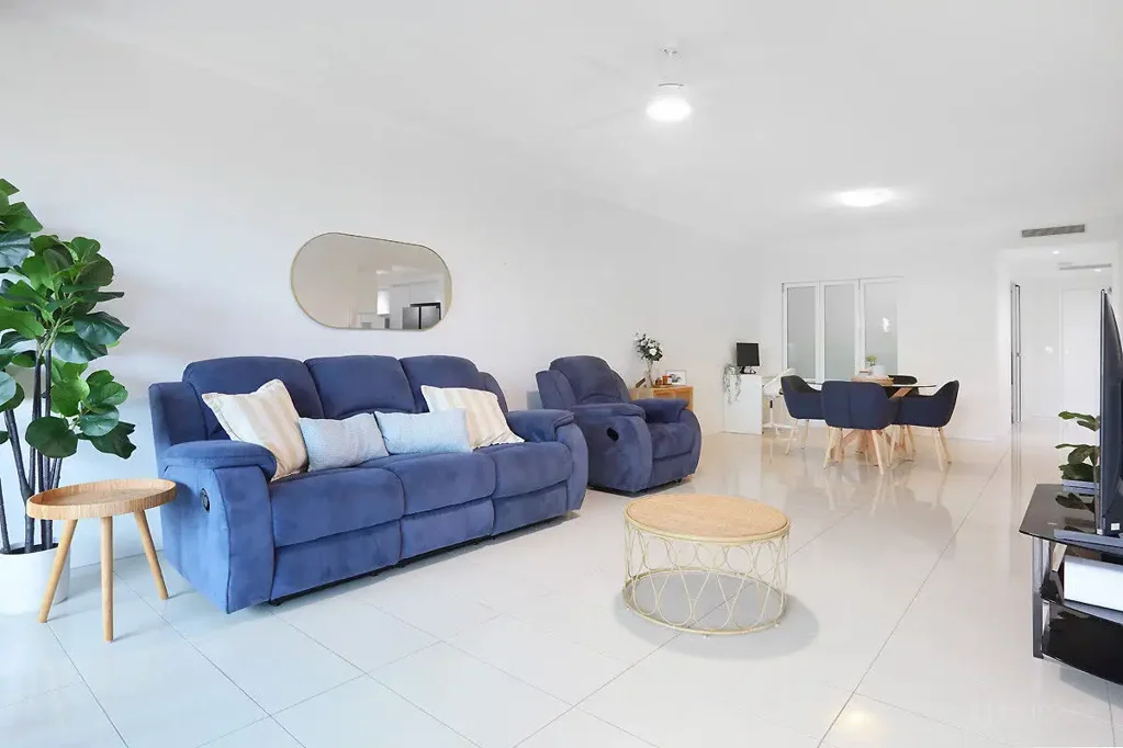 Biggera Waters 3Zimmer PRICE REDUCED! Elegant, Modern & Move In Ready — Your stylish Compass Drive lifestyle starts Here