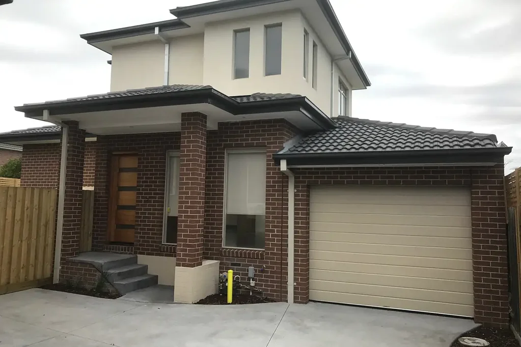 Stylish and Modern Townhouse in Clayton