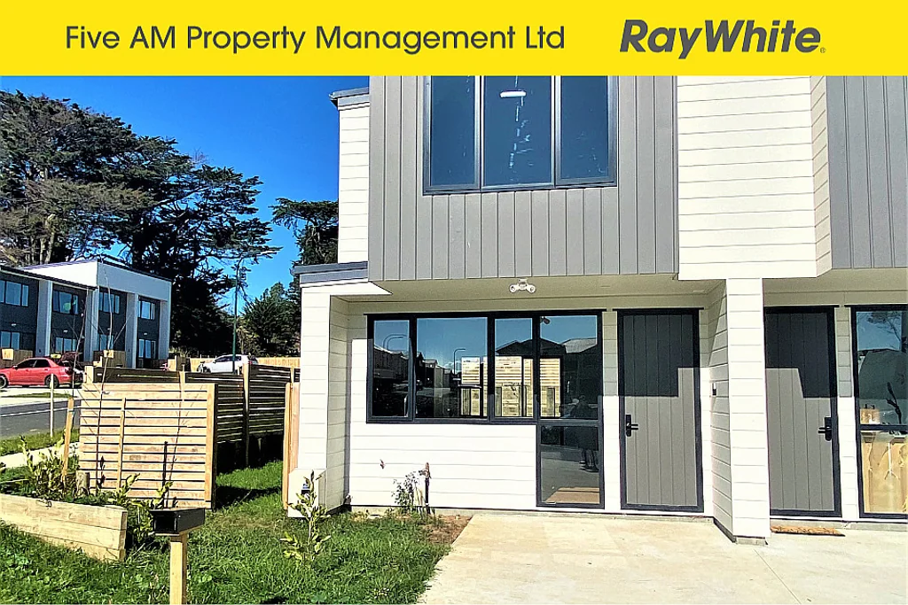 MODERN - LUXURY THREE BEDROOM