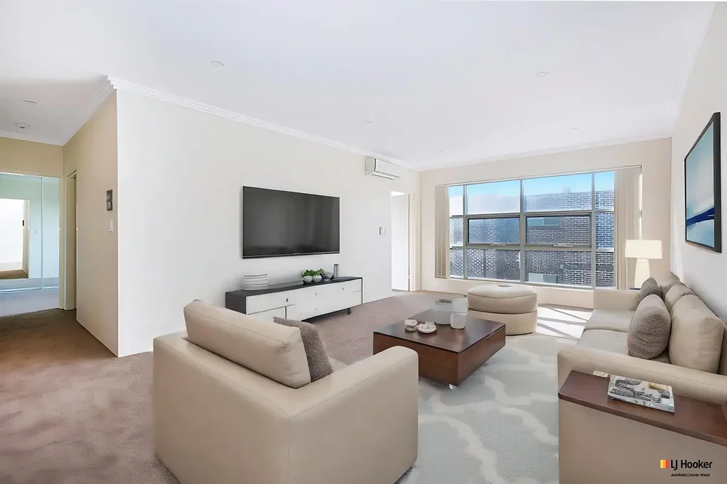 Modern 2 Bedroom Apartment with Parking in Prime Canterbury Location