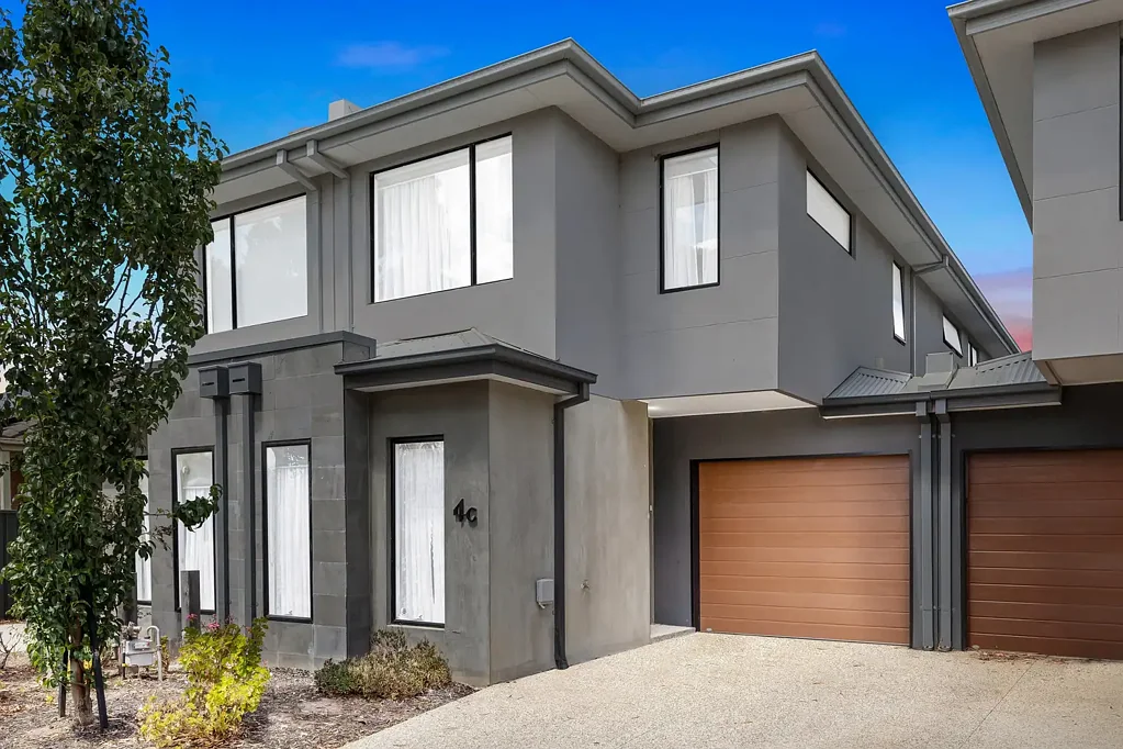Manor Lakes 4 Bedroom Modern Comfort and Versatile Living in Prime Manor Lakes Location !!