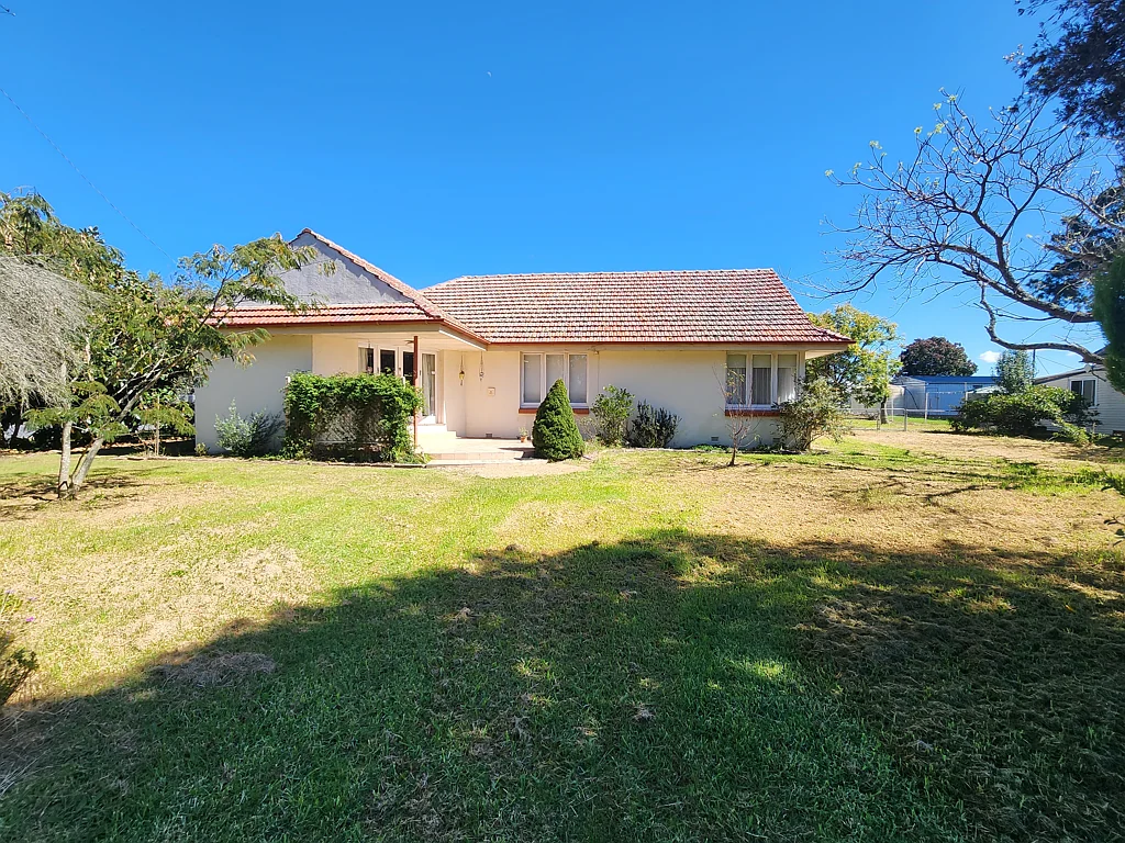 Applethorpe 3 Bedroom THREE BEDROOM FAMILY HOME