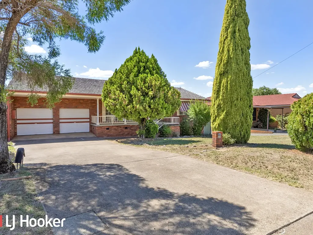 Spacious 5-Bedroom Family Home in Sought-After Hillvue