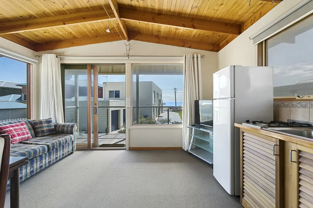 Coastal Retreat by the bay - Includes Utilities Usage
