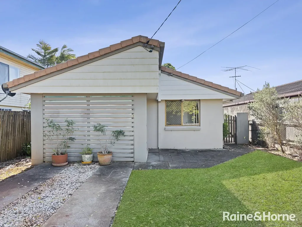 9 Marine Street, Redland Bay, QLD 4165