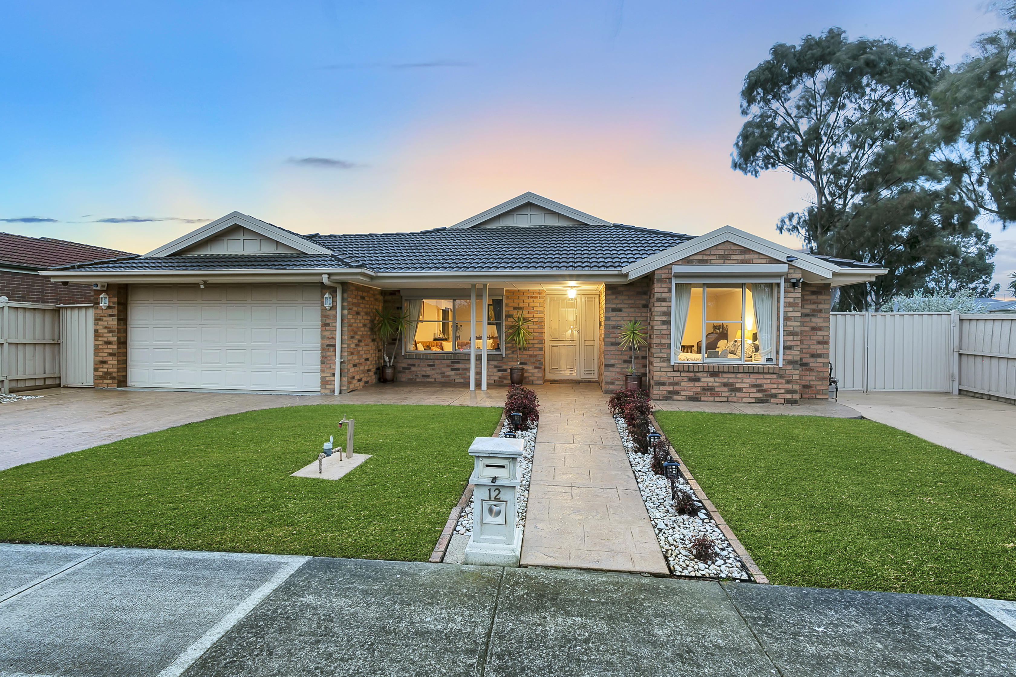 12 BREWSTER ST, BERWICK VIC 3806, 0部屋, 0バスルーム, House