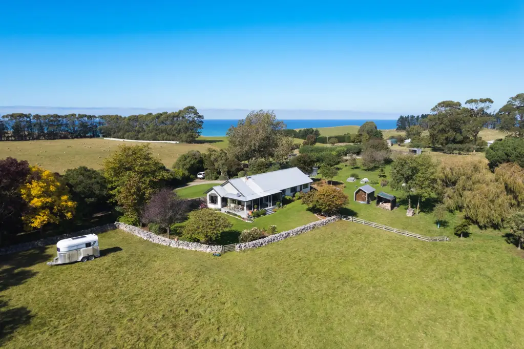 Oamaru PRIVATE VIEW WITH LAND