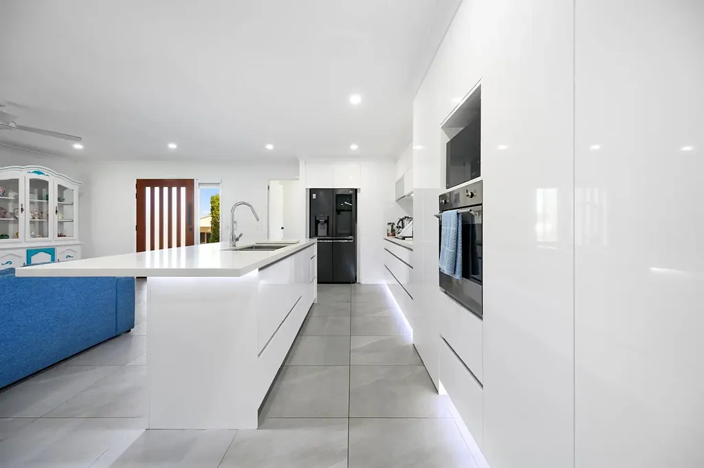 Parkwood 4कमरा LARGE BACK YARD AND ROOM FOR THE WHOLE FAMILY - BEAUTIFULLY RENOVATED 4 BEDROOM HOME