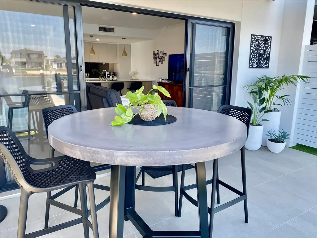 Wilton 4Zimmer "Charming Family Home for Sale in the Desirable Neighborhood of Wilton - A Must-See Property!"