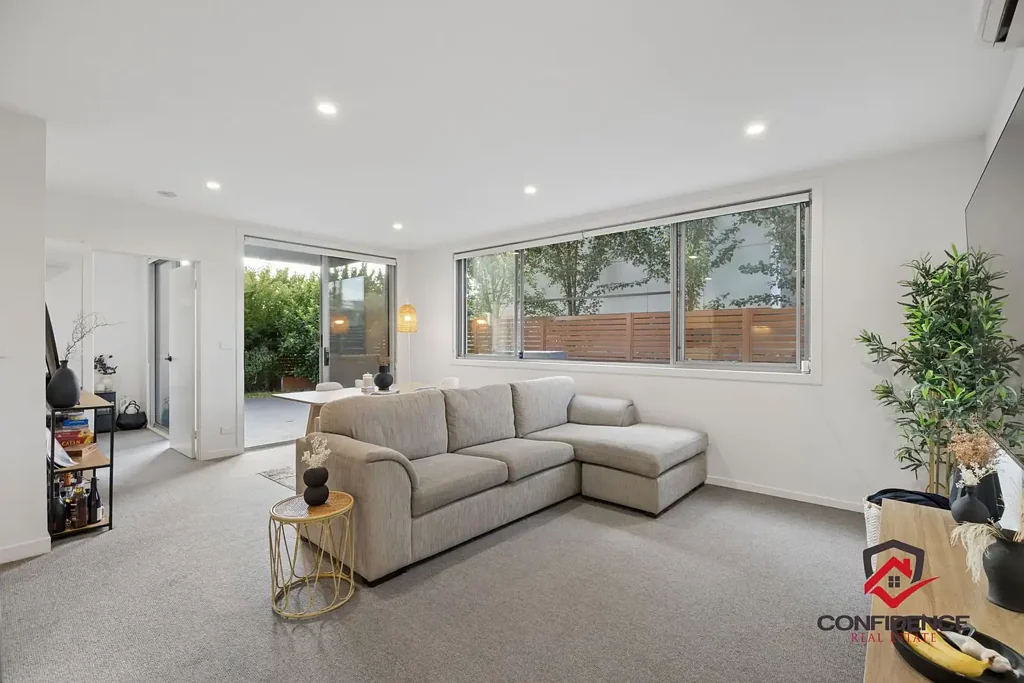 2/120 John Gorton Drive, Coombs, ACT 2611