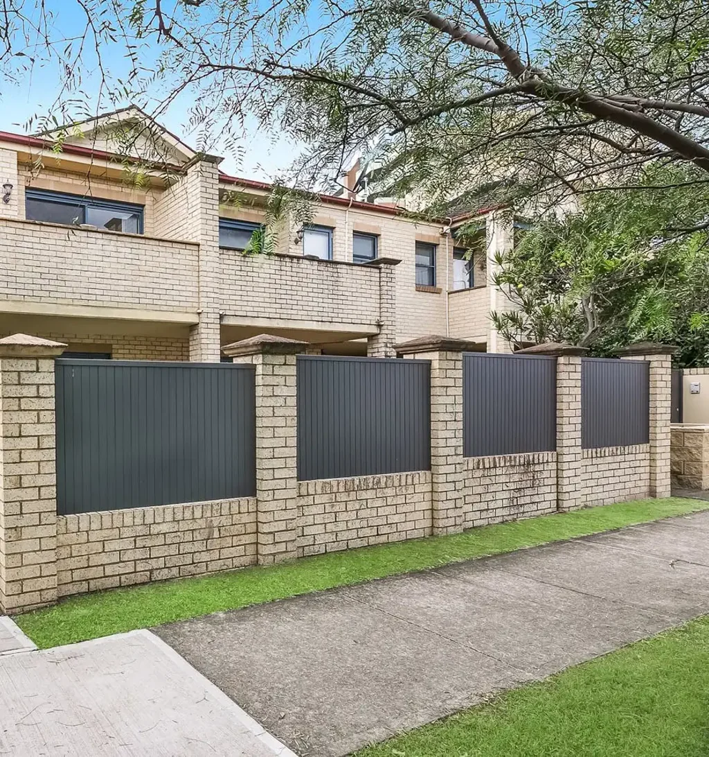 Renovated and oversized 3-bedroom townhouse with car space