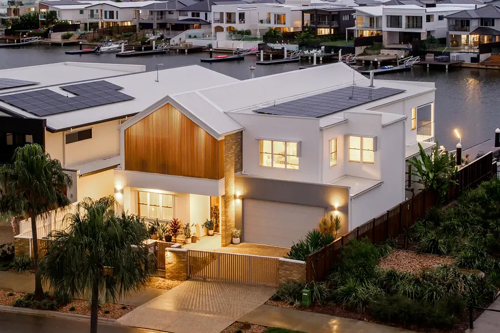Newport 5Phòng ngủ WATERFRONT LUXURY HOME WITH LIFT & PONTOON