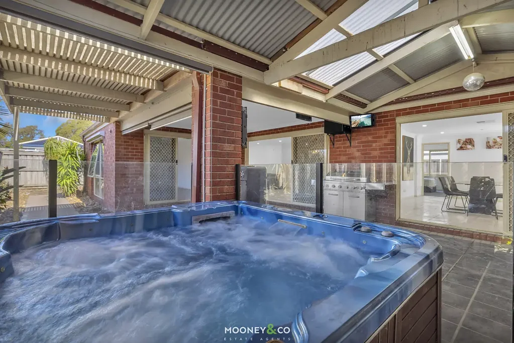 16 Dryandra Place, Cranbourne, VIC 3977