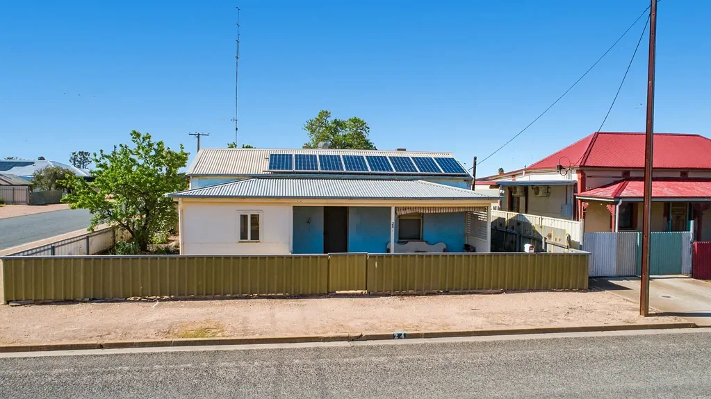 Wallaroo 3房  The Perfect Renovation Opportunity