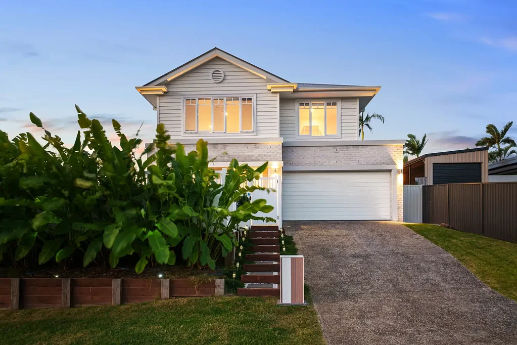 Burleigh Waters 4房  BEST & FINAL OFFERS CLOSE THIS SATURDAY 23RD OF MAY.