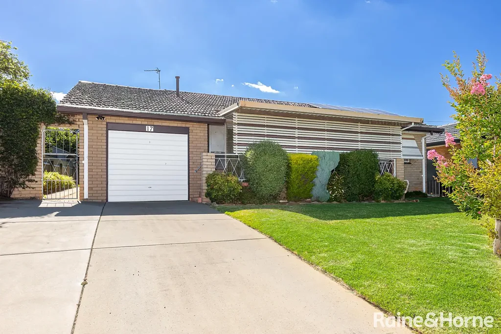 17 Nixon Crescent, Tolland, NSW 2650