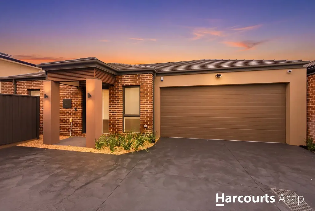 Dandenong North 3 Slaapkamer Low-Maintenance Living with High-End Appeal!