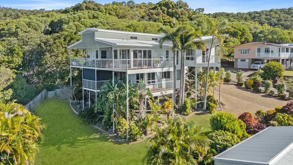 Barlows Hill 4 Bedroom Elevated Coastal Living with Unrivalled Ocean Views on 1,409m²