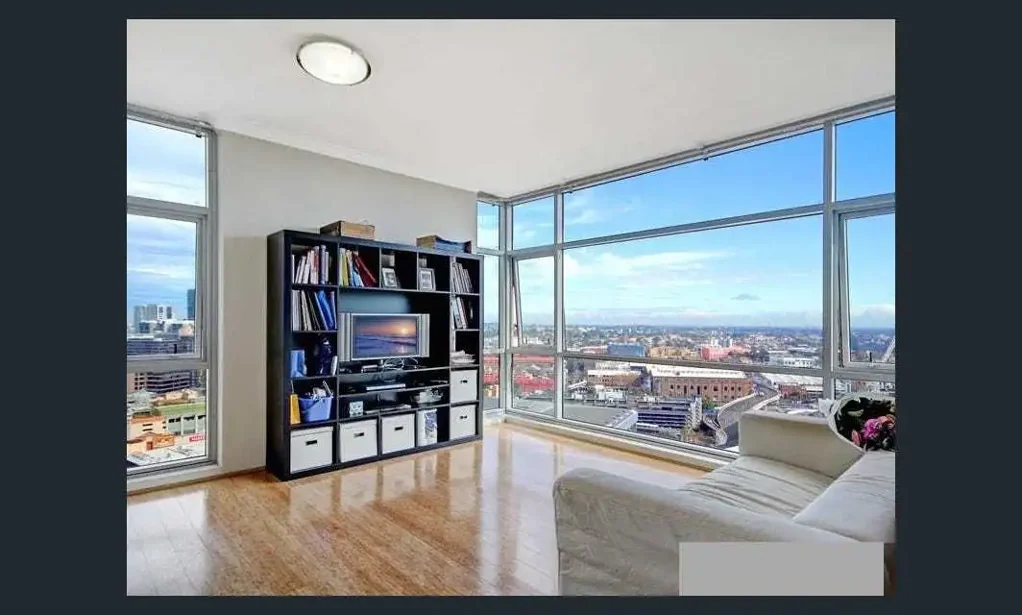 Beautiful Darling Harbour and City Views - One-Bedroom Apartment in the popular Casia Garden !!!