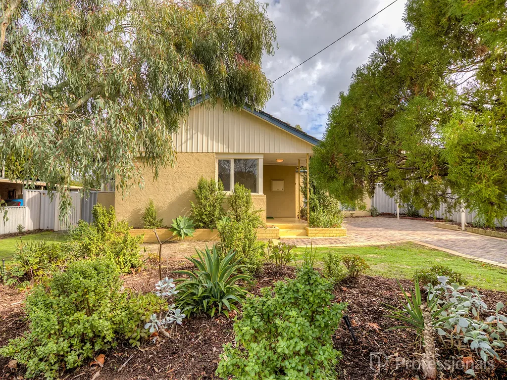 Charming 3x1 Home with Two Living Areas in Quiet Street