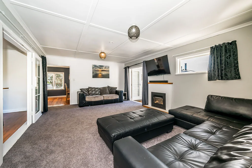 Paraparaumu 4 Bedroom Vendors Instructions Were Crystal Clear -SOLD SIGN