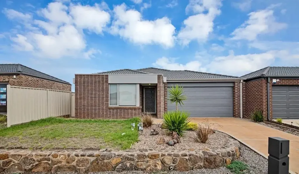 Available Now- Spacious 4 Bedrooms Home in Weir Views
