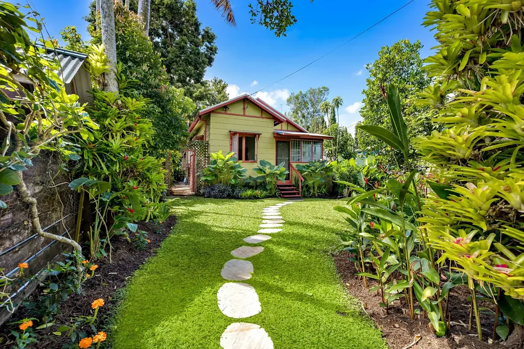 Manunda 2 Bedroom Private Cottage Retreat with Timeless Charm