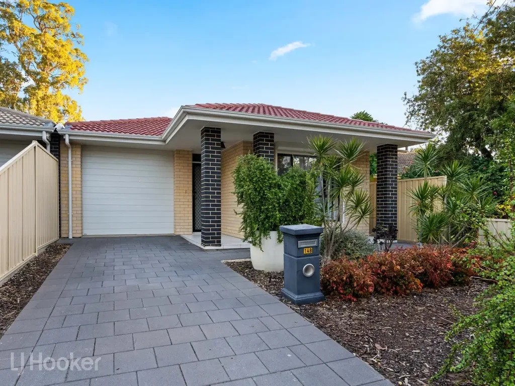 Located in the beautiful Botanic Grove