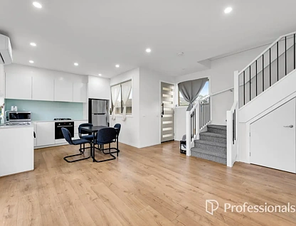 2/15 Lenore Street, Springvale, VIC 3171, 2 ਕਮਰੇ, 2 ਬਾਥਰੂਮ, Townhouse