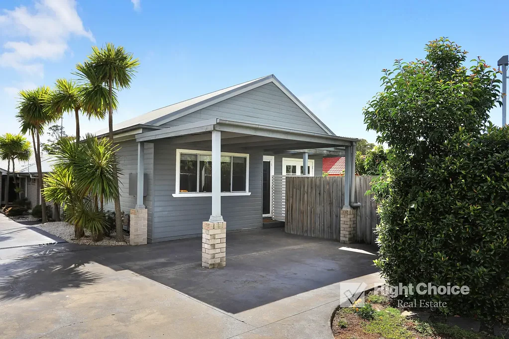 Warilla 2 Slaapkamer Charming 2-Bedroom Home with Private Courtyard & Parking