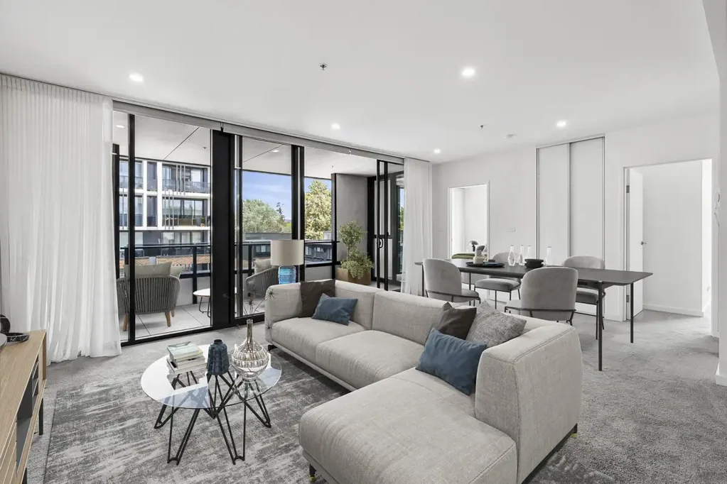 Narrabundah 2房  Top-Floor Living. Private Corner Position. Real Peace and Quiet.