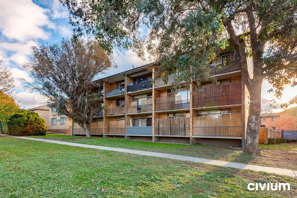 Top floor studio apartment in the heart of Lyons