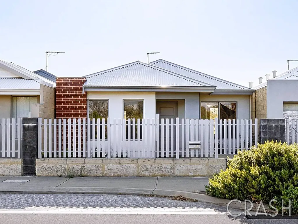 3x2 House in Golden Bay with Courtyard
