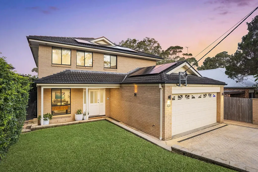 Caringbah South 5ਬੈੱਡਰੂਮ Coastal-Inspired Family Elegance located for lifestyle