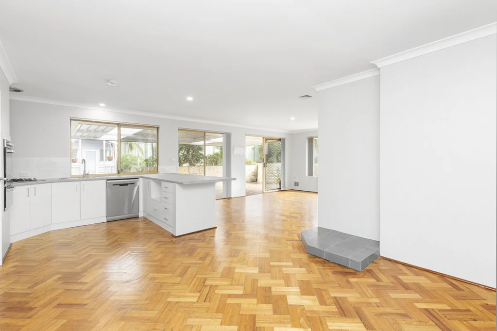 42 Stradbroke Gardens, Ridgewood, WA 6030