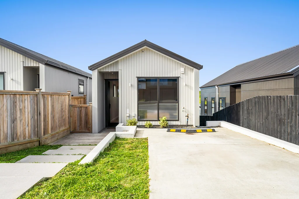 Orewa 3房  Freehold, Freestanding & Sea Views