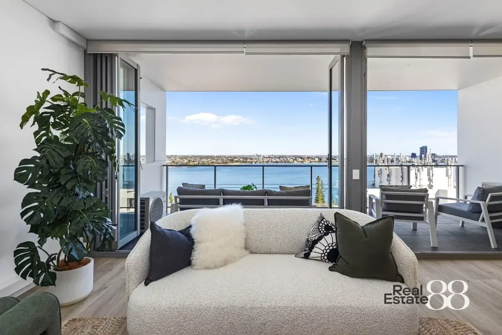 East Perth 3 Slaapkamer Renovated, Refined, and Ready For You