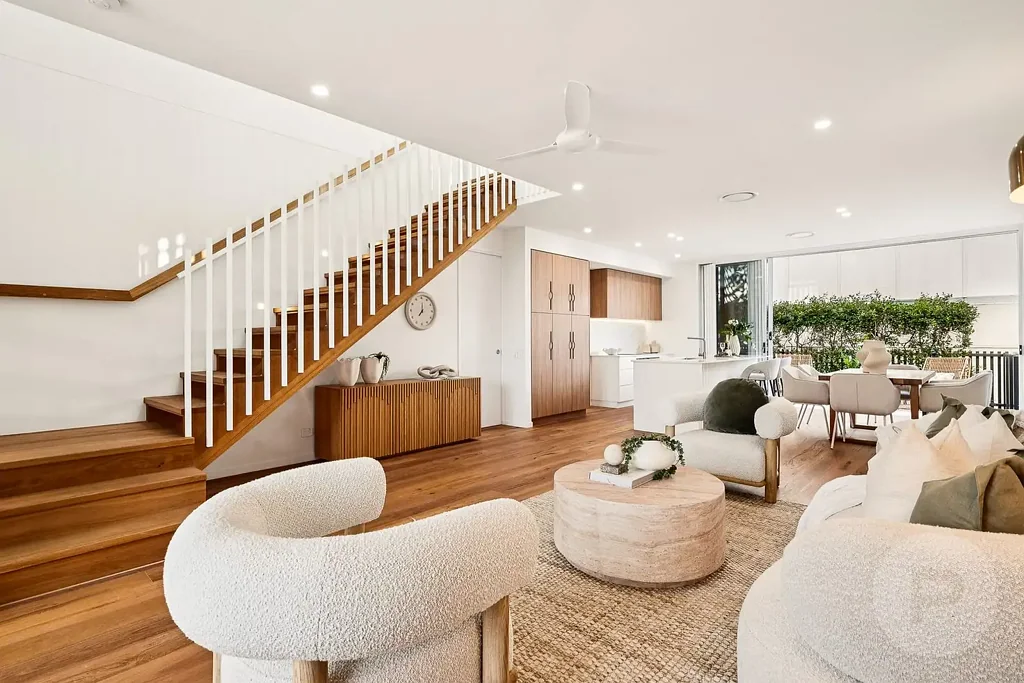 Paddington 3房 CBD景观视野 优越高地 无洪水区 便捷生活配套 3卧内置衣橱 开放式设计 独立洗衣房 多户外空间 主卧豪华套间 高品质装修 机会有限！ BRAND NEW FREEHOLD HOME ON PRESTIGE PADDINGTON HILL !!