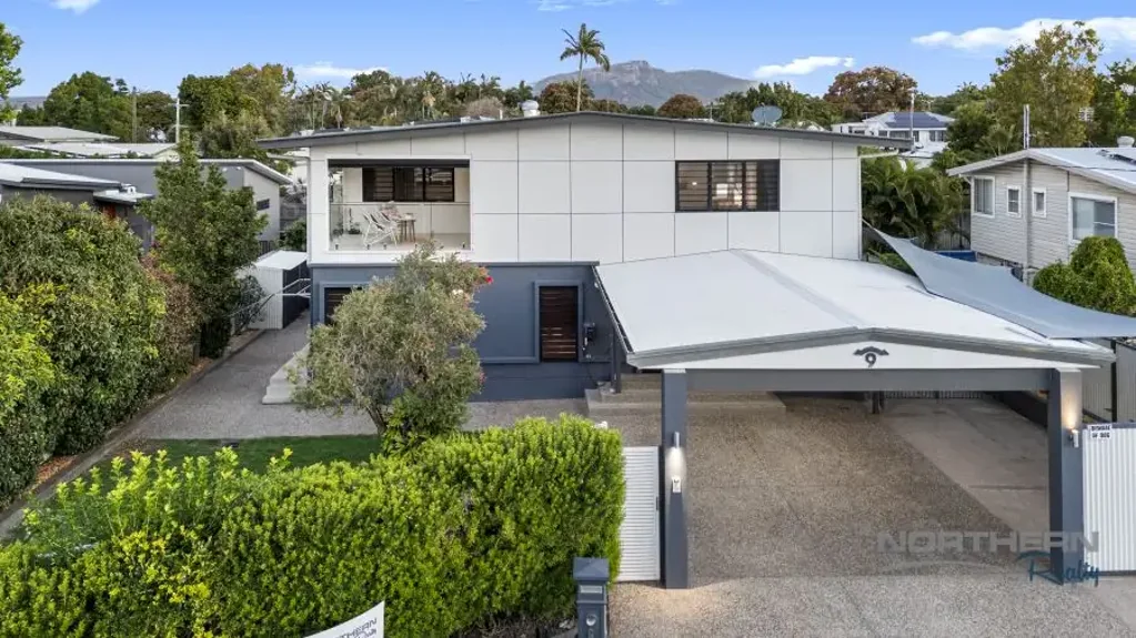 Mysterton 4 Bedroom Resort Style Living in Sought After Mysterton