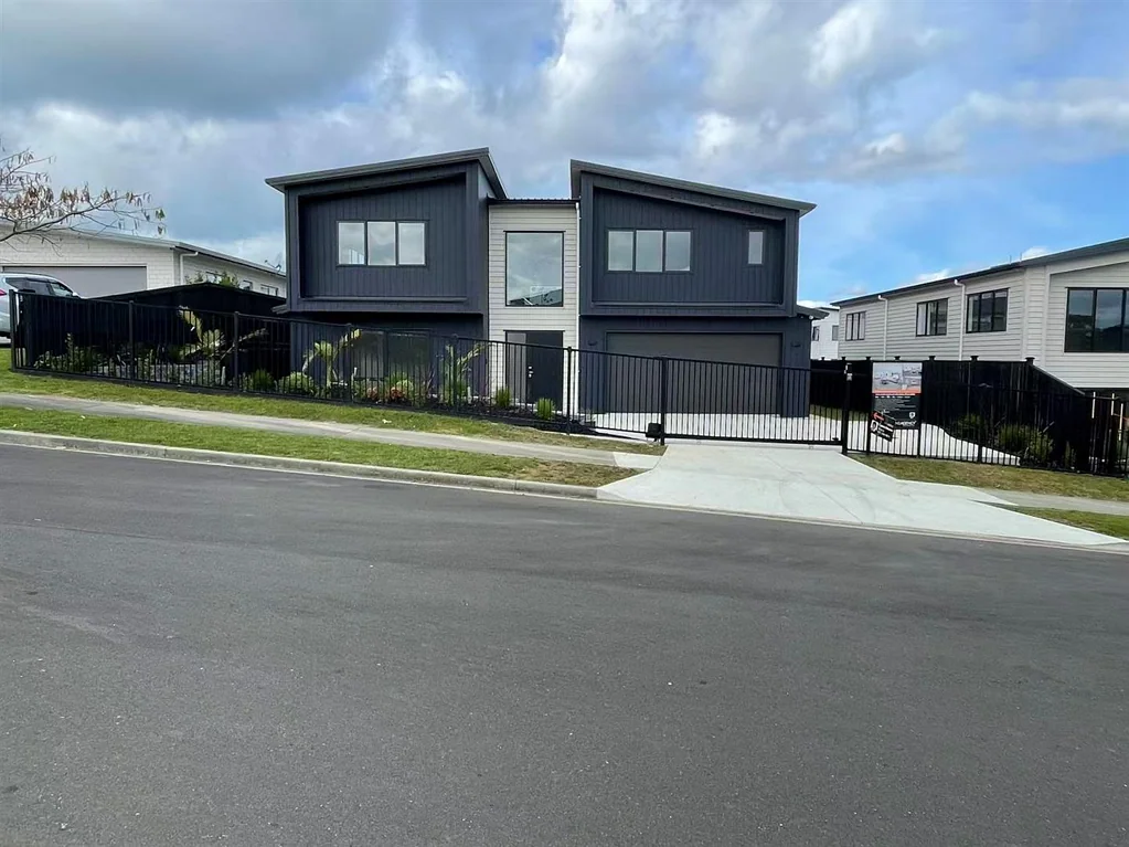 Beachlands 6房  Brand New 6 Bedroom Luxury Home with Space, Style & Views