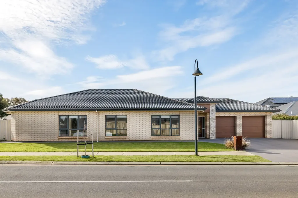 Parafield Gardens 5房  Contemporary 2014 Custom Built Corner Abode