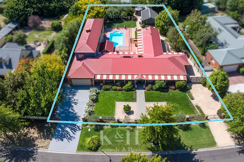 New Gisborne 5chambre An Exceptional Blend of Entertaining Excellence, Space and Comfort - on 1,982m2 (approx.)