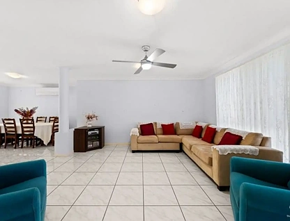 Address Withheld, Regents Park, QLD 4118, 4 rūma, 2 rūma horoi, House