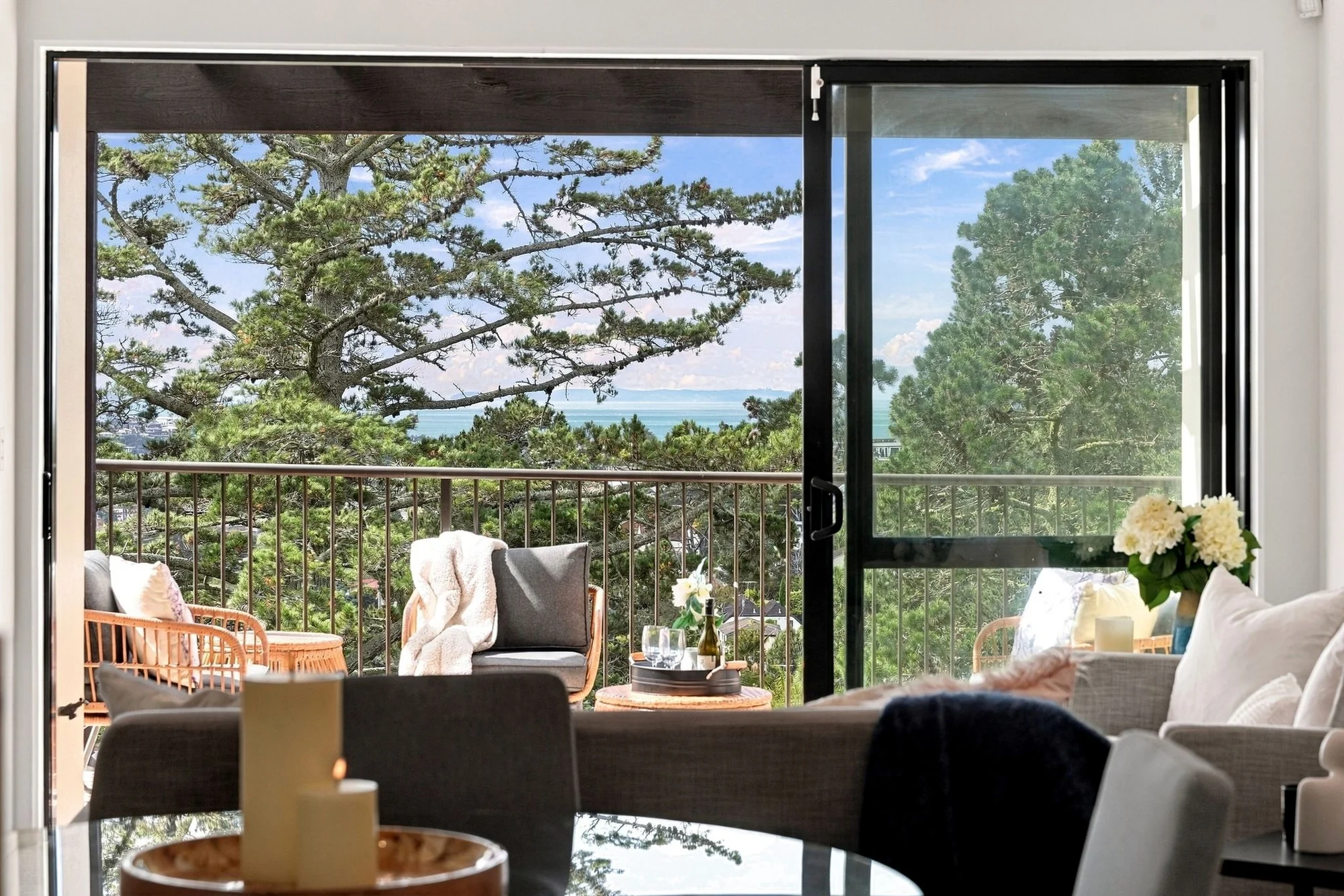 Browns Bay 3房 3 BED | 3 BATH | 2-LOCK-UP GARAGES | RANGI ZONE